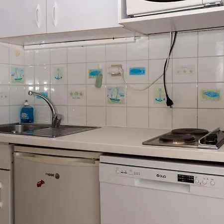 4 Pers, A 10m, Parking, Clim, Wifi, Animaux Acceptes - Fr-1-803-63 * Le Lavandou