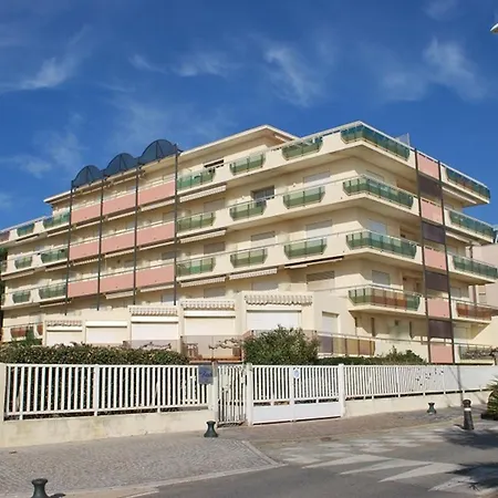 4 Pers Au Lavandou, Animaux Acceptes, Parking - Fr-1-803-63 Apartment *